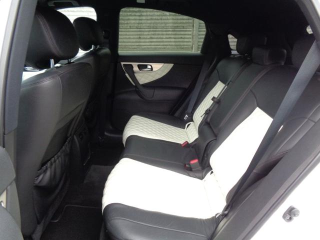 INFINITI FX30 usata, con Autoradio