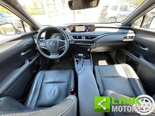 LEXUS UX 250h usata, con Cerchi in lega