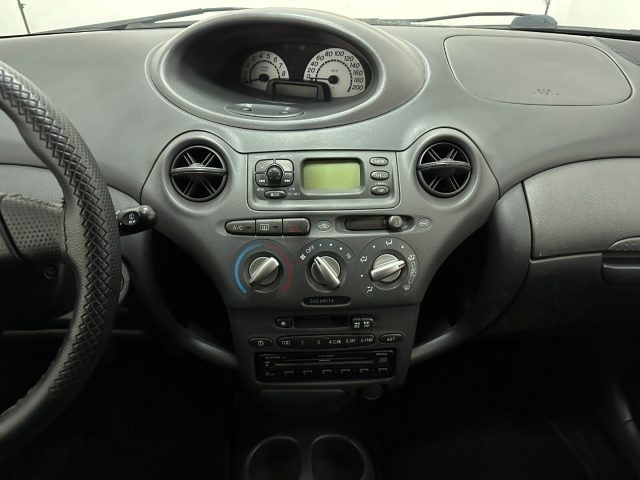 TOYOTA Yaris usata 19
