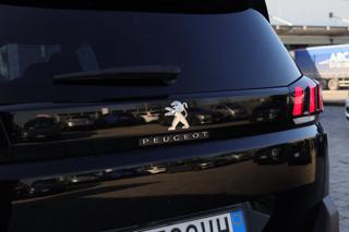 PEUGEOT 5008 usata, con Fari LED