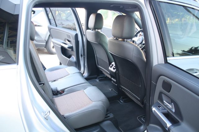 MERCEDES-BENZ EQB usata, con Sensori di parcheggio anteriori