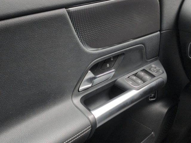 MERCEDES-BENZ GLA 200 usata, con Controllo vocale