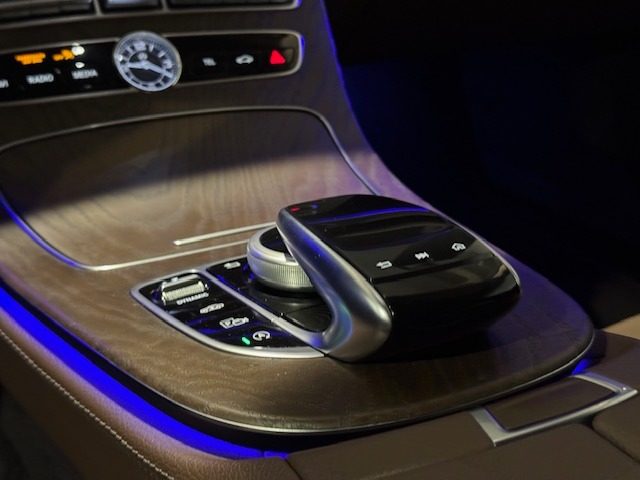 MERCEDES-BENZ E 220 usata, con USB