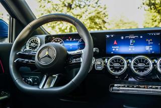 MERCEDES-BENZ GLA 200 usata, con Airbag