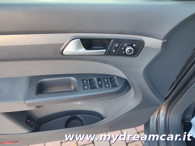 VOLKSWAGEN Touran usata 27