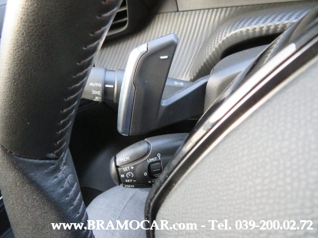 PEUGEOT 2008 usata, con Park Distance Control