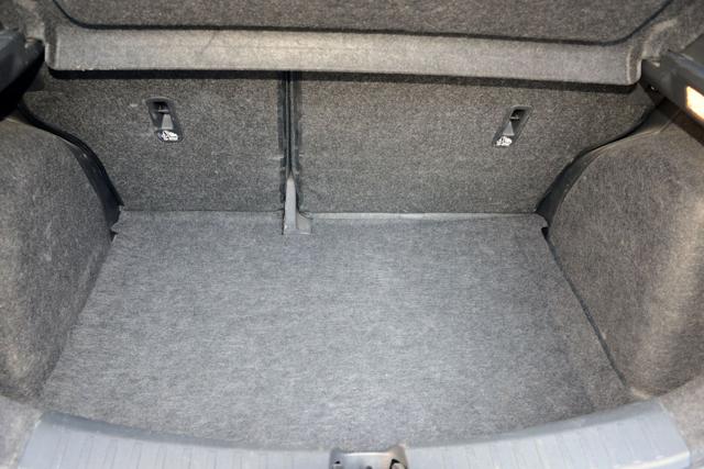 NISSAN Micra usata, con USB