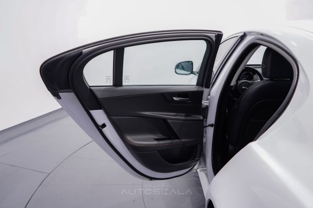 JAGUAR XE usata, con Sensore di pioggia
