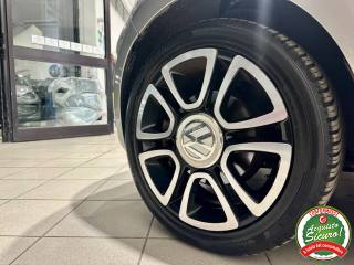 VOLKSWAGEN up! usata, con Boardcomputer