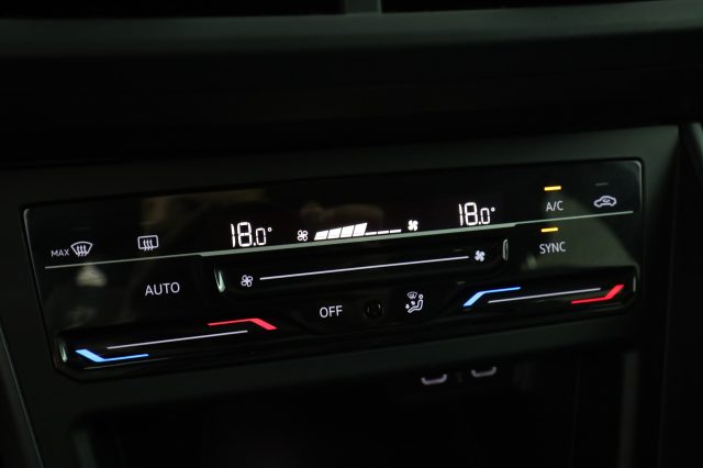 VOLKSWAGEN Taigo usata 12