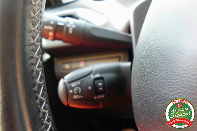 PEUGEOT 2008 usata, con Sedile posteriore sdoppiato