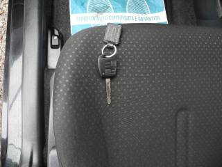 TOYOTA Yaris usata 28