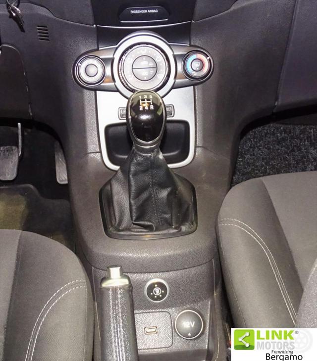 FORD Fiesta usata, con Autoradio