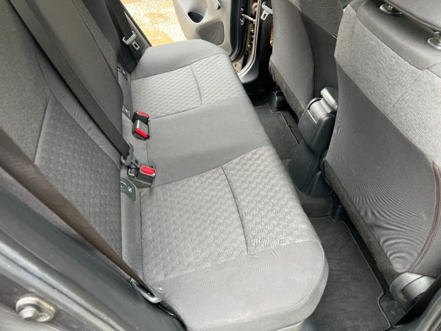TOYOTA Yaris usata 13