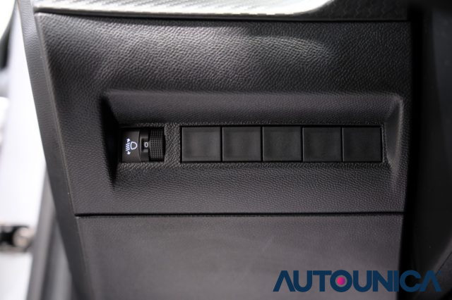 PEUGEOT 208 usata, con Luci diurne