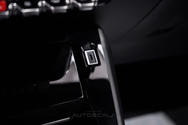 PEUGEOT 2008 usata, con Touch screen