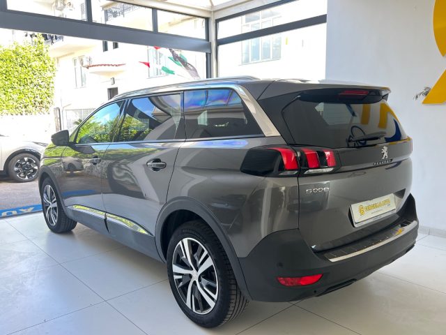 PEUGEOT 5008 usata, con Airbag