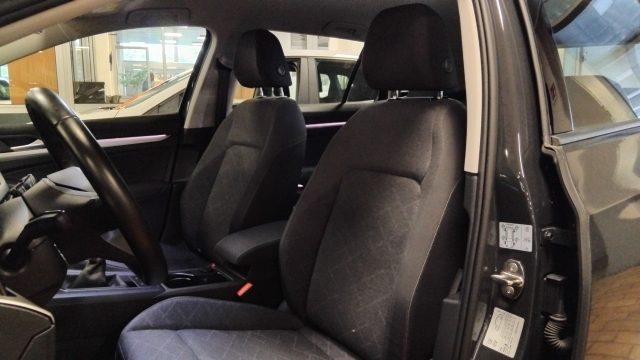VOLKSWAGEN Golf usata, con Autoradio digitale