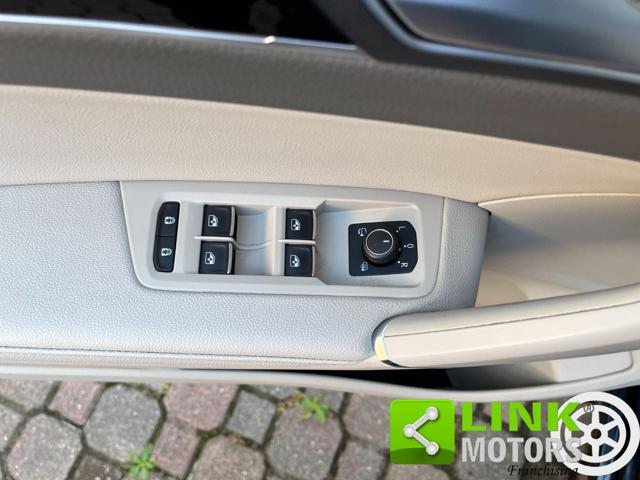 VOLKSWAGEN Touran usata, con Vivavoce