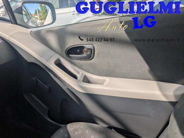TOYOTA Yaris usata, con Specchietti laterali elettrici