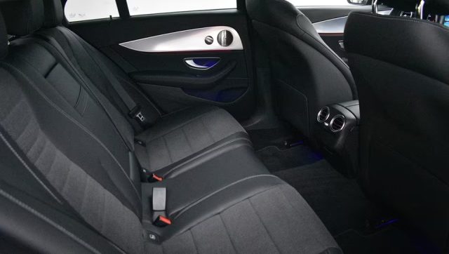 MERCEDES-BENZ E 220 usata, con Park Distance Control