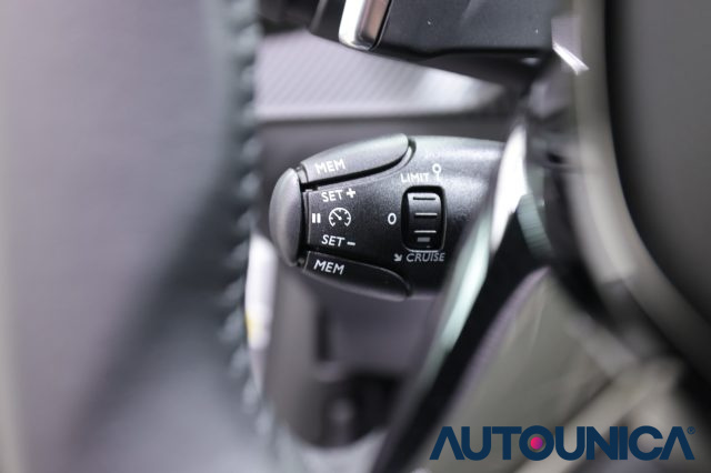 PEUGEOT 2008 usata, con Leve al volante