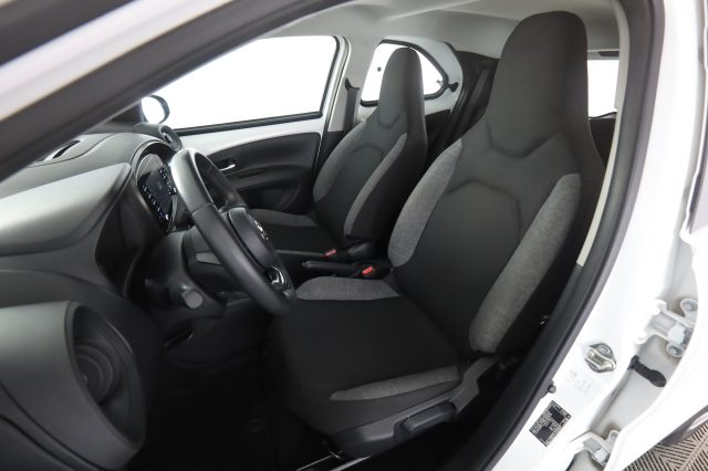 TOYOTA Aygo X usata 8