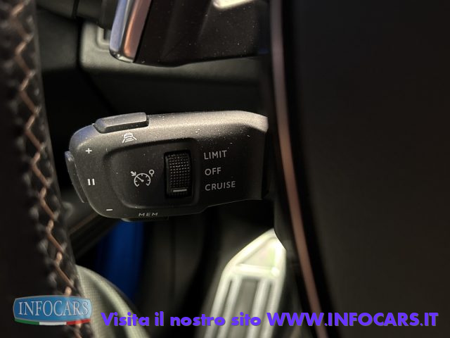 PEUGEOT 5008 usata, con Touch screen