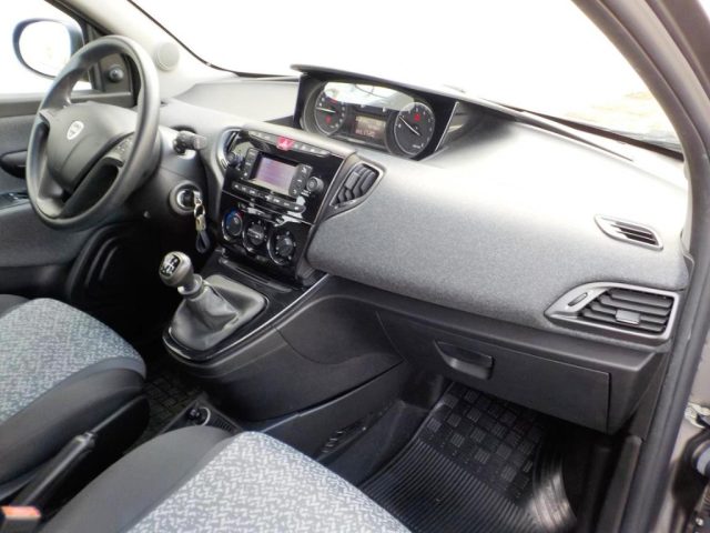 LANCIA Ypsilon usata, con USB
