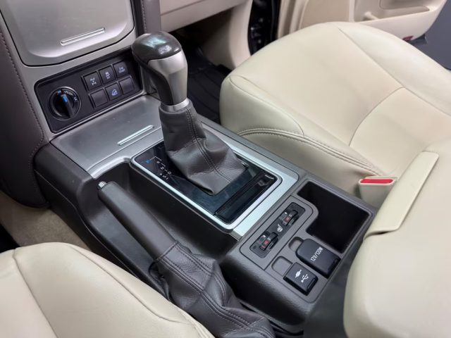 TOYOTA Land Cruiser usata, con Interni in pelle