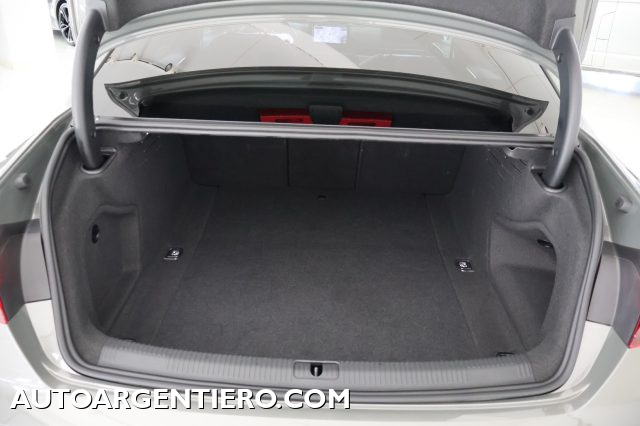 AUDI A4 usata, con Fari direzionali