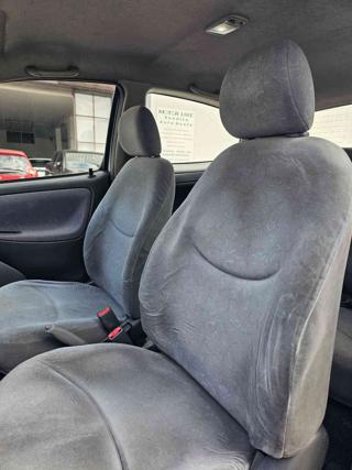 TOYOTA Yaris usata, con Specchietti laterali elettrici