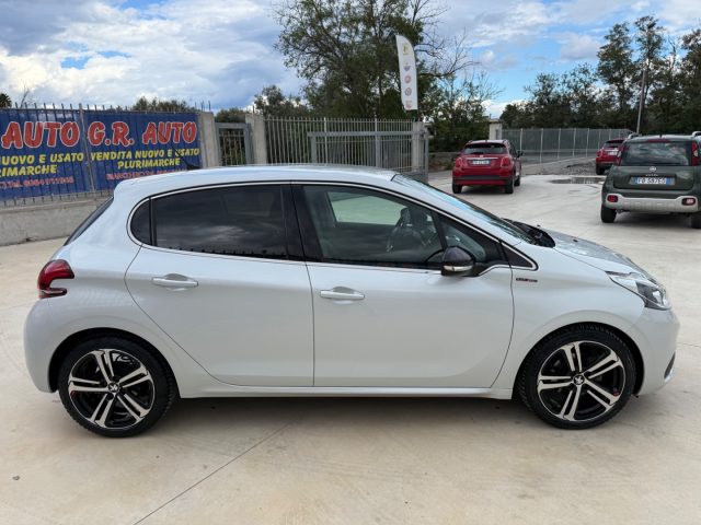 PEUGEOT 208 usata, con Autoradio