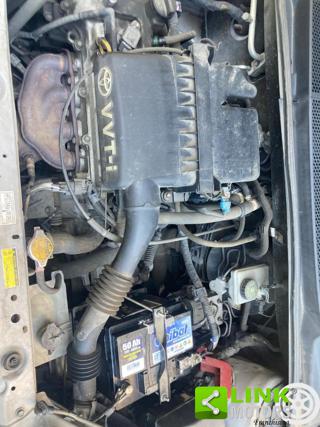 TOYOTA Yaris usata 11