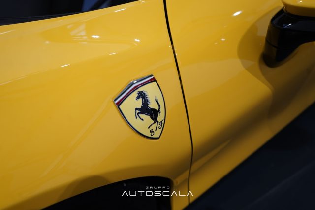 FERRARI SF90 usata 38