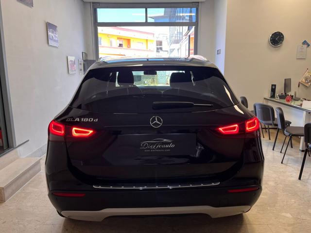 MERCEDES-BENZ GLA 180 usata, con Alzacristalli elettrici