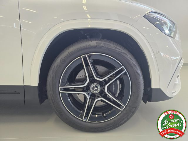 MERCEDES-BENZ GLA 200 usata, con Leve al volante
