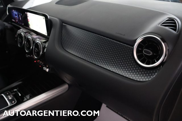 MERCEDES-BENZ GLA 180 usata, con Hill holder