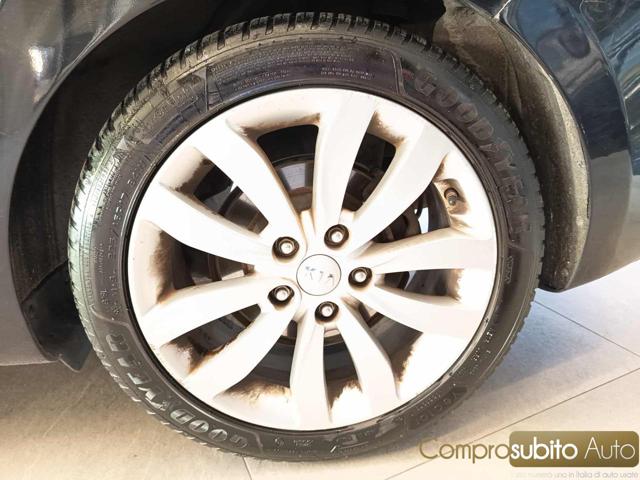 KIA Carens usata, con Specchietti laterali elettrici