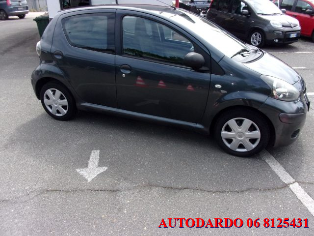 TOYOTA Aygo usata 16