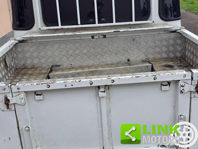 LAND ROVER Defender usata 32