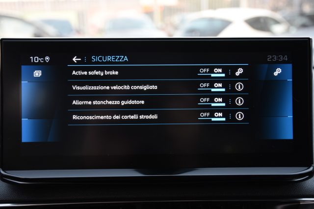 PEUGEOT 3008 usata, con Luci diurne LED
