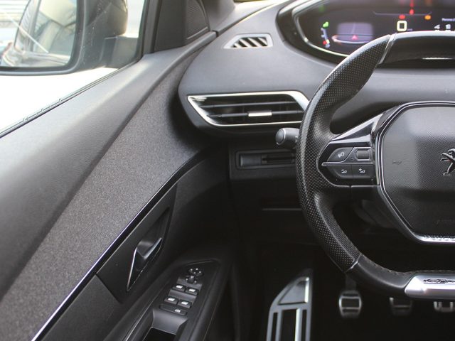 PEUGEOT 3008 usata, con USB