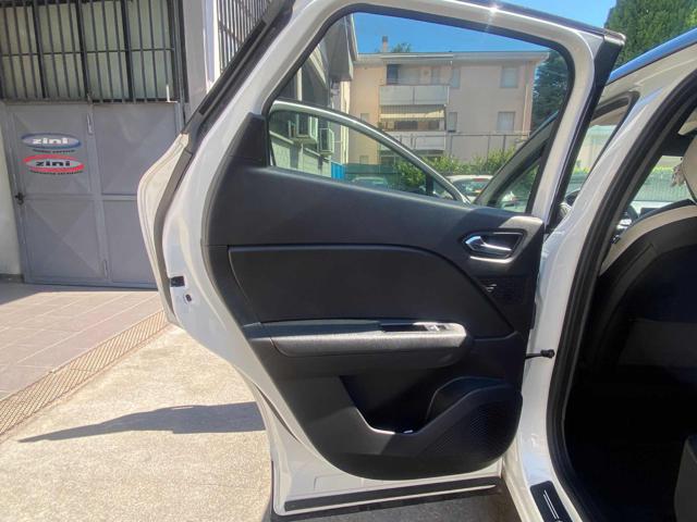 RENAULT Captur usata 21