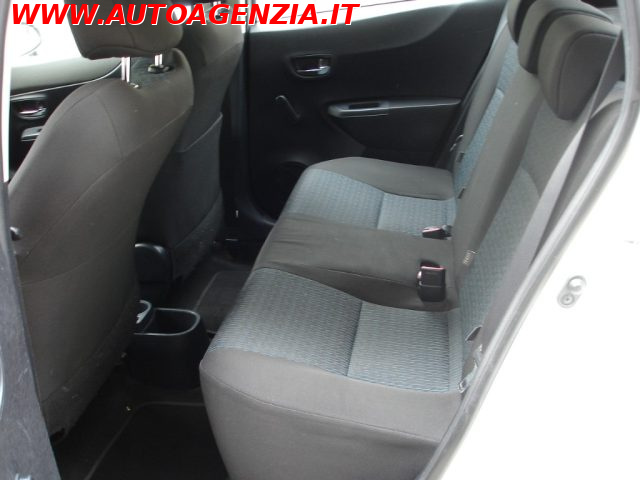TOYOTA Yaris usata 11