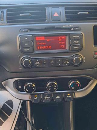KIA Rio usata, con Sedile posteriore sdoppiato