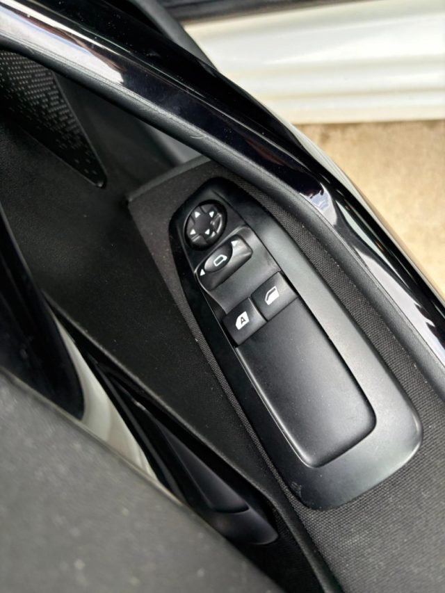 PEUGEOT 208 usata, con Servosterzo