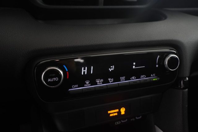 TOYOTA Yaris usata 8