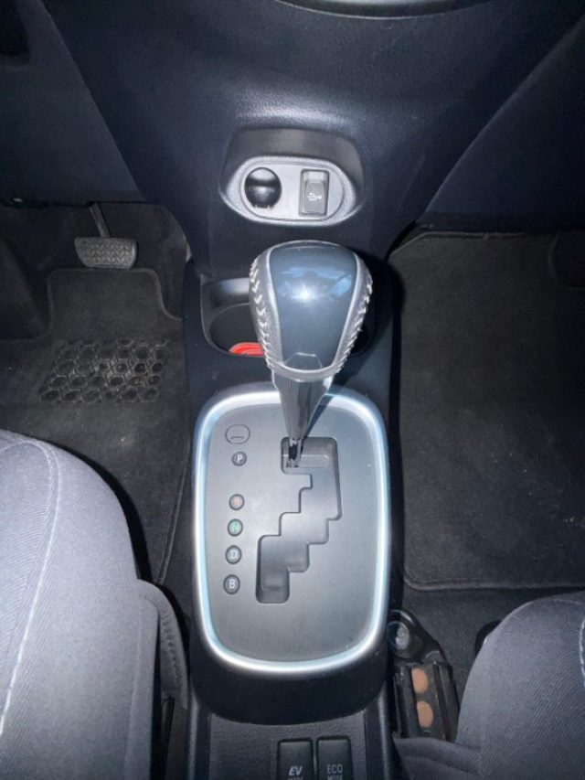 TOYOTA Yaris usata, con Specchietti laterali elettrici