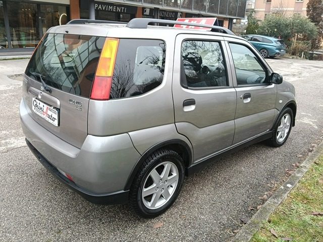 SUZUKI Ignis usata, con Autoradio